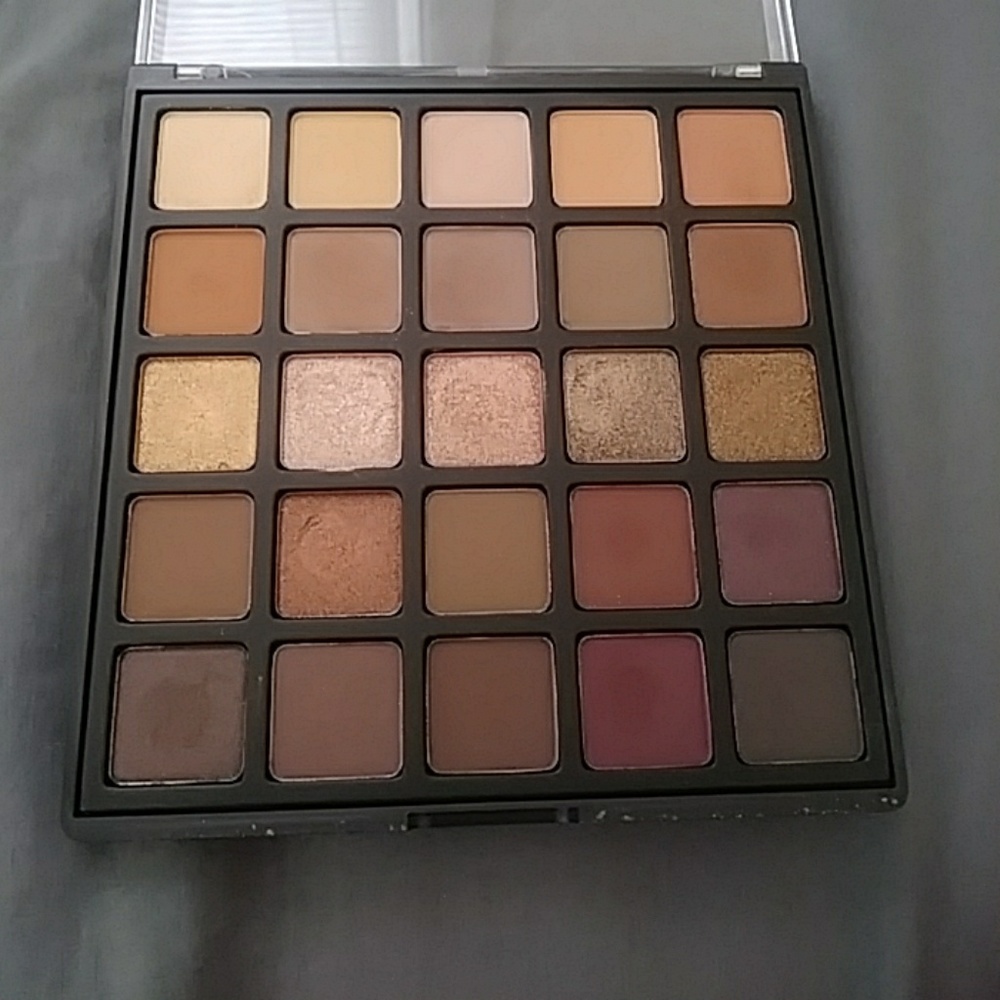 Morphe 25B Bronzed Mocha palette